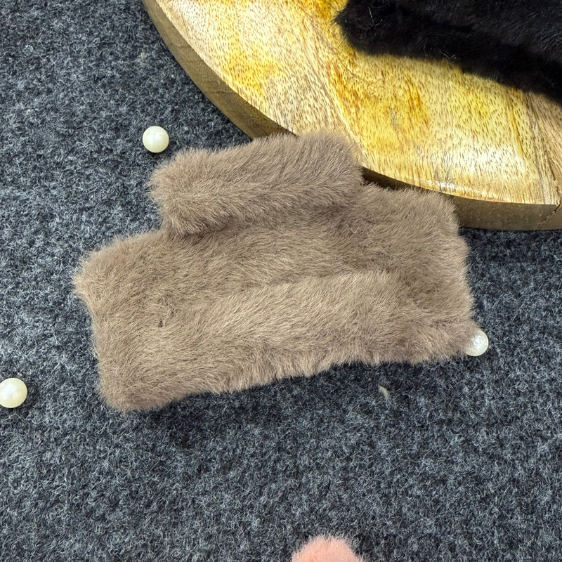 Medium Fur claw clip