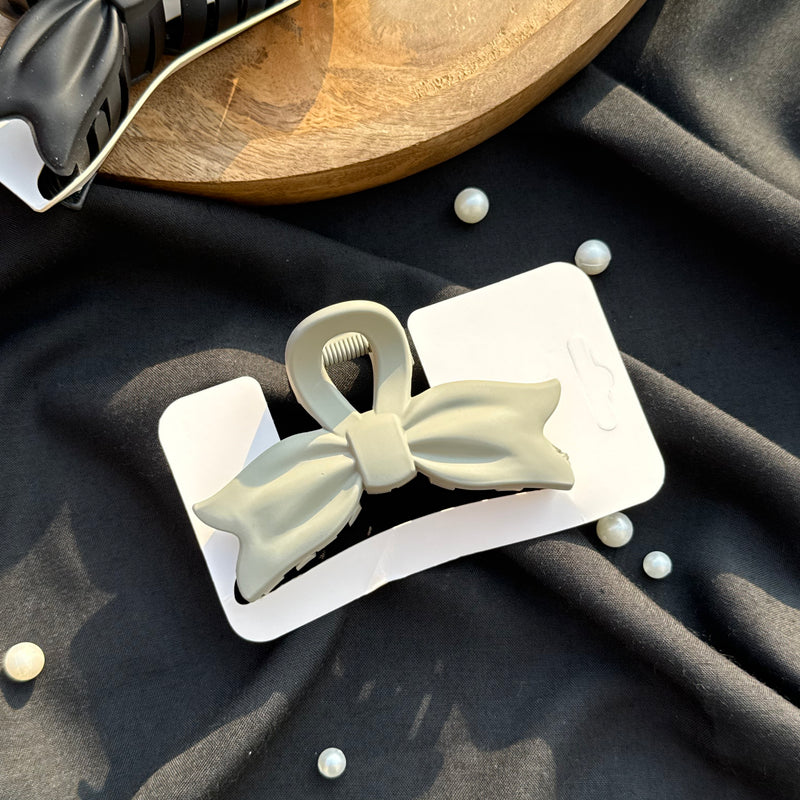 Bow Matte Medium Claw Clip