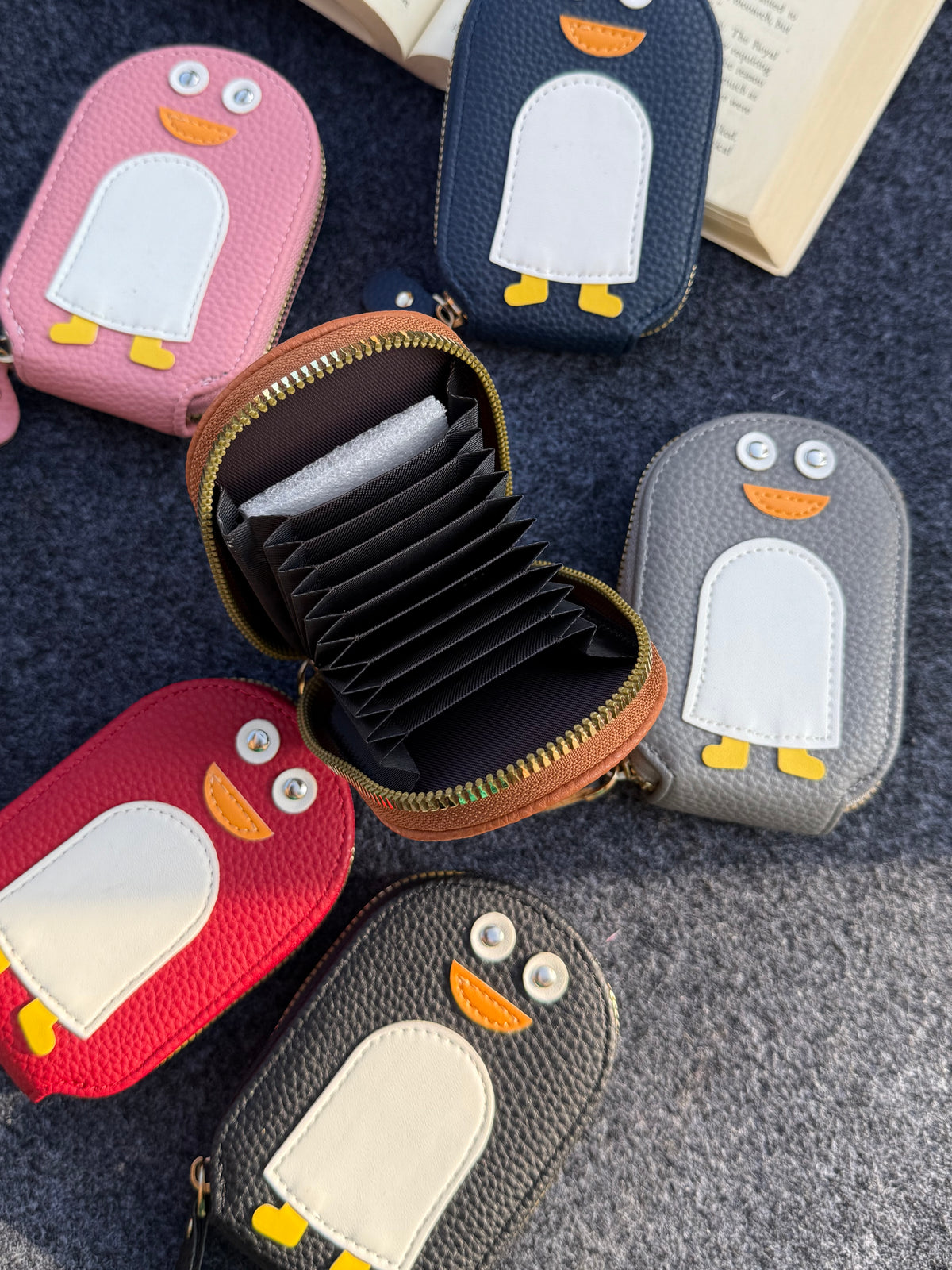 VIRAL Penguin Card Holder