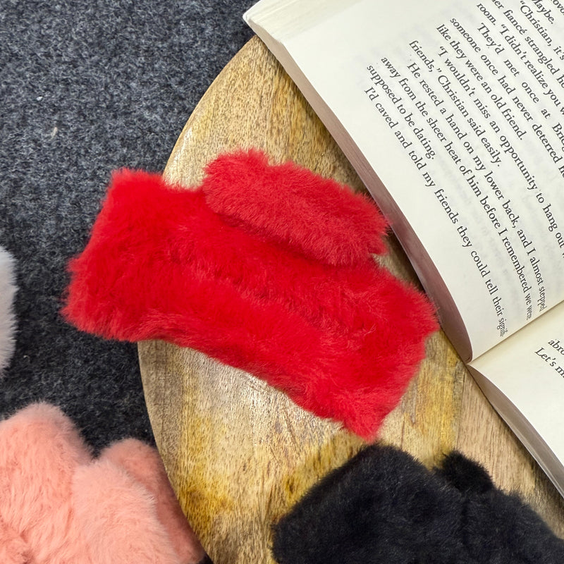 Medium Fur claw clip
