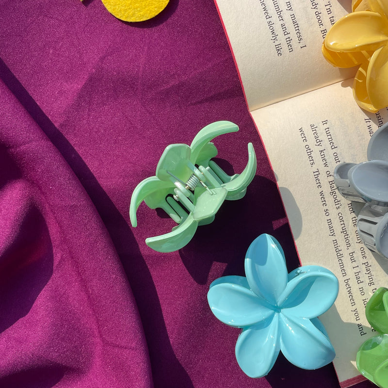 Medium Flower Claw Clip