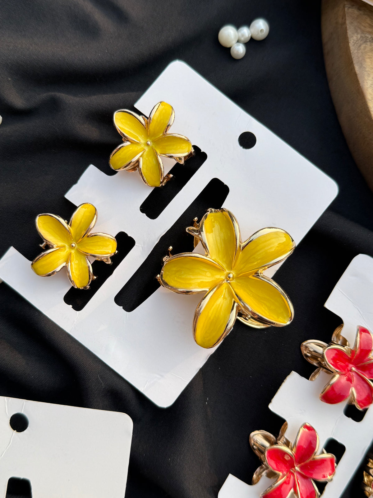 Metallic claw clip set