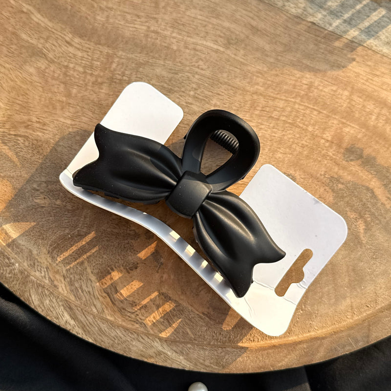Bow Matte Medium Claw Clip
