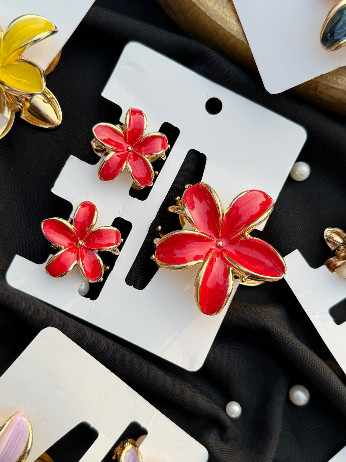Metallic claw clip set