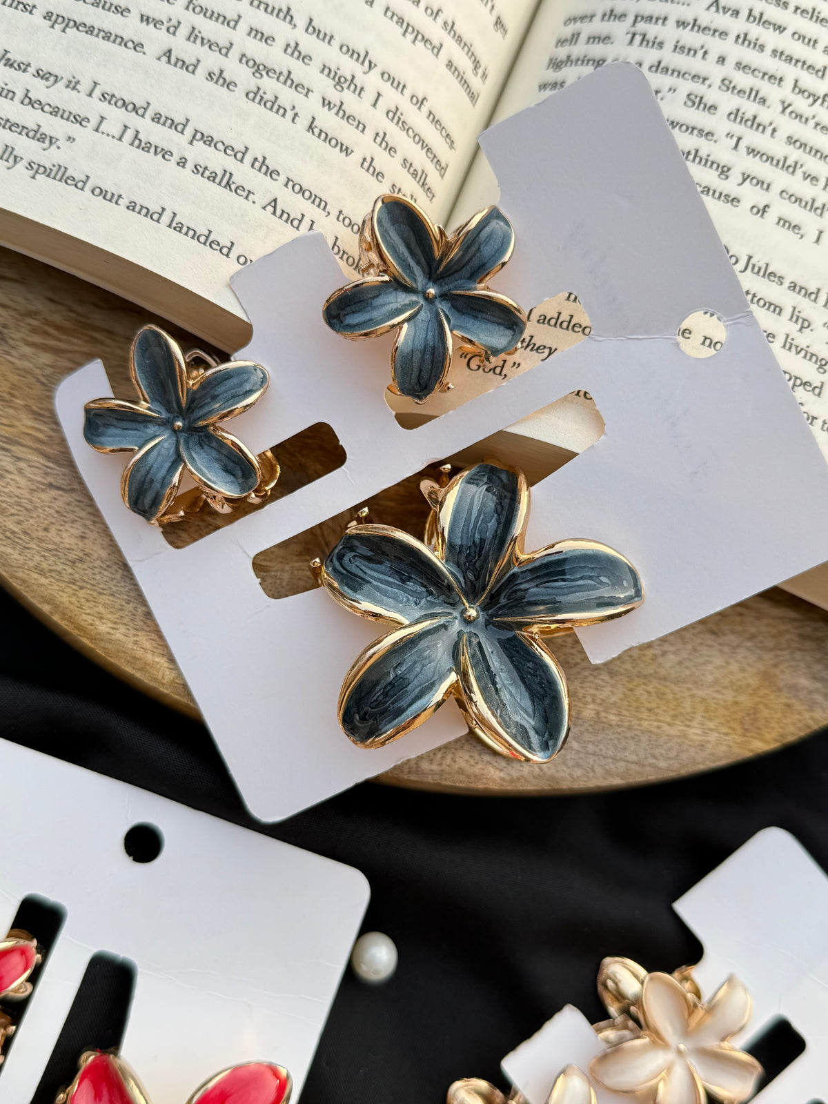 Metallic claw clip set