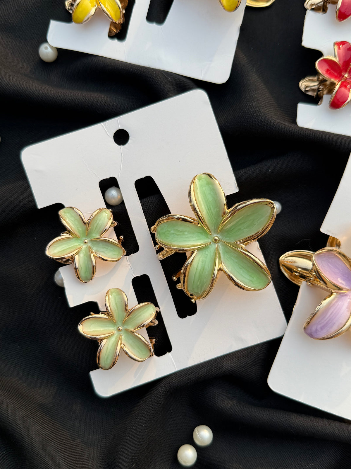 Metallic claw clip set