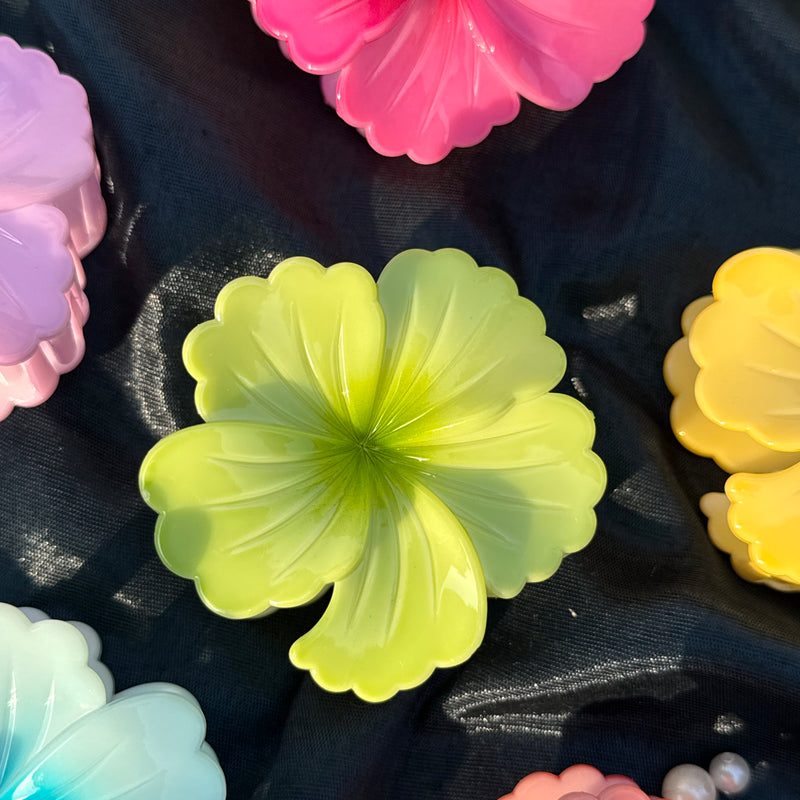 Medium Flower Claw Clip