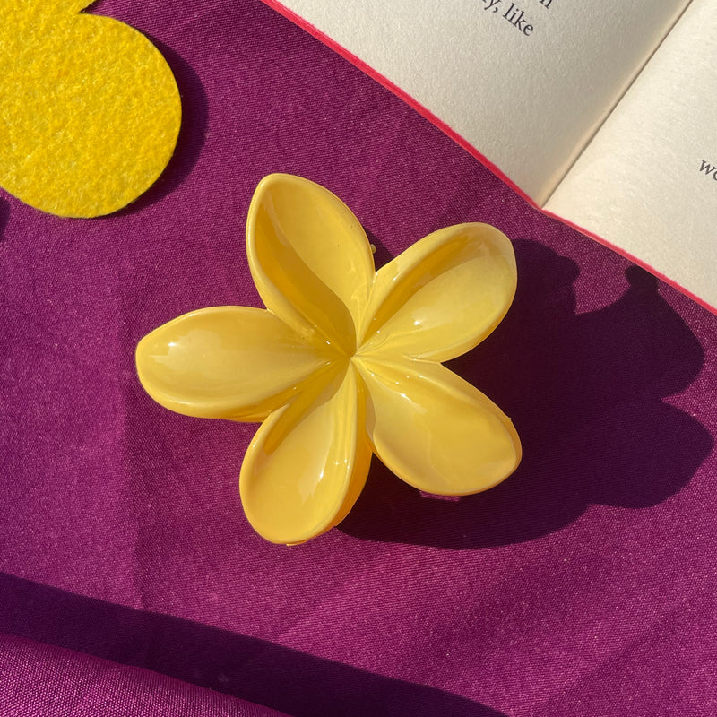 Medium Flower Claw Clip