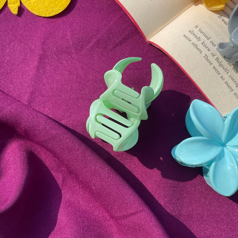 Medium Flower Claw Clip