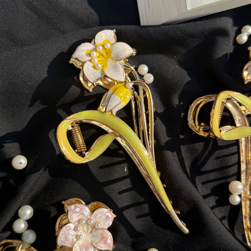 Lilly Metallic Claw Clip