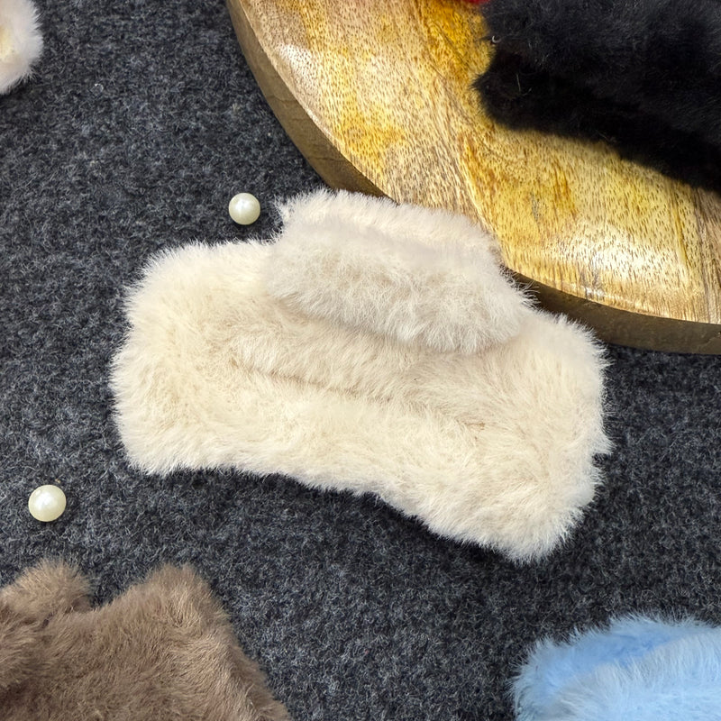 Medium Fur claw clip