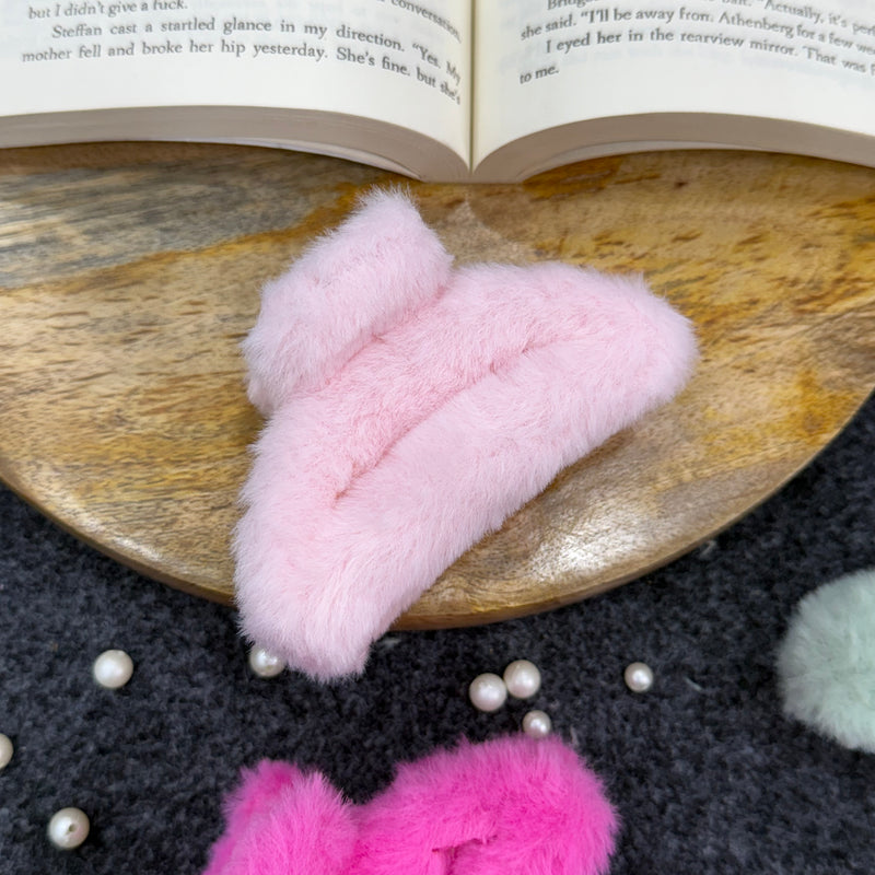 Medium Fur claw clip