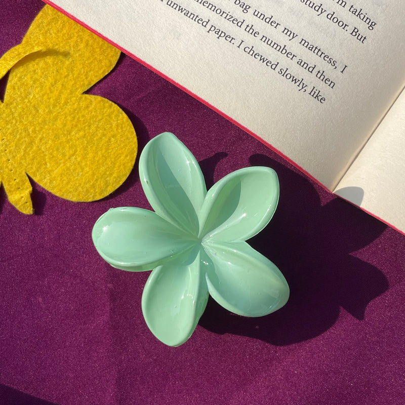 Medium Flower Claw Clip