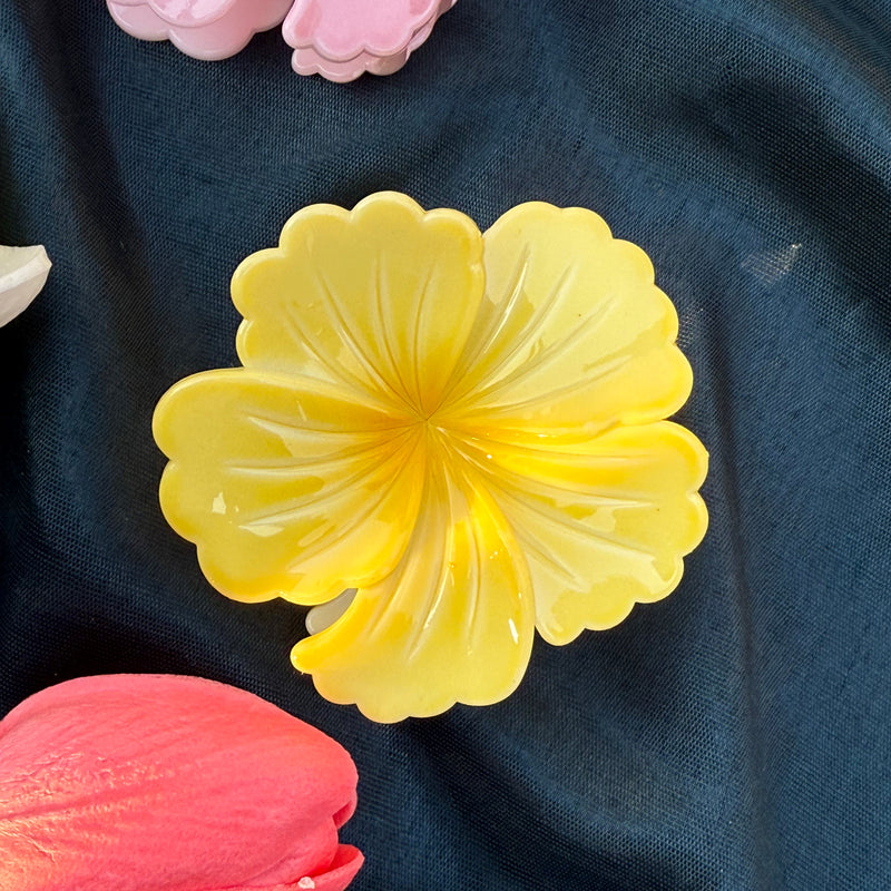 Medium Flower Claw Clip
