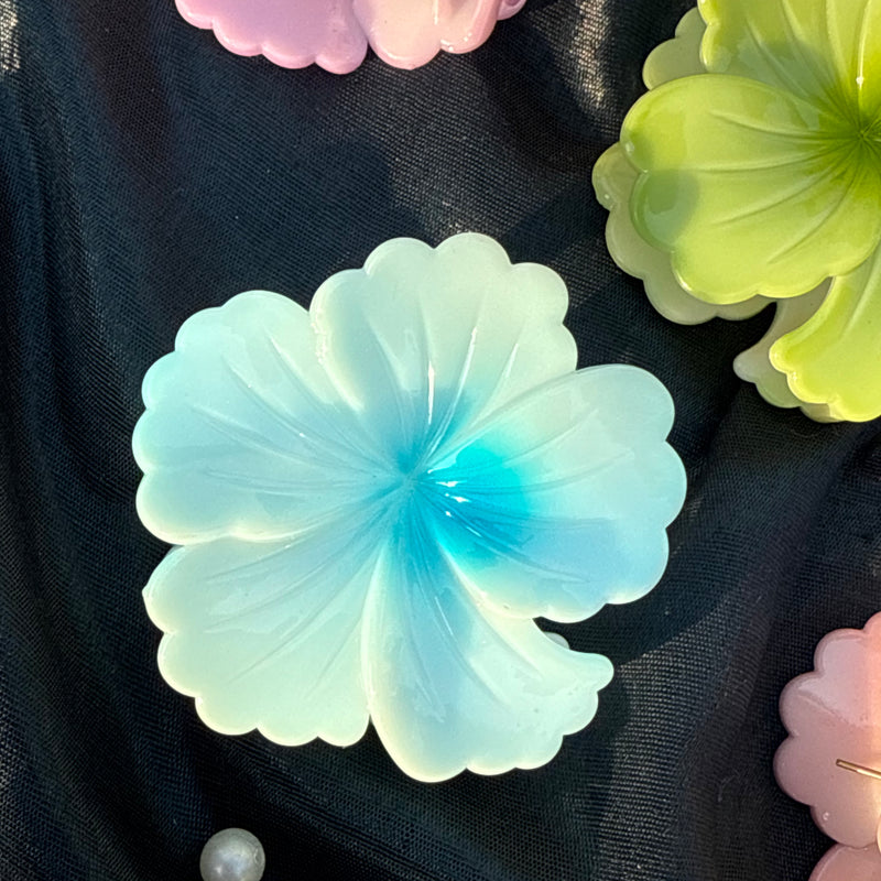 Medium Flower Claw Clip