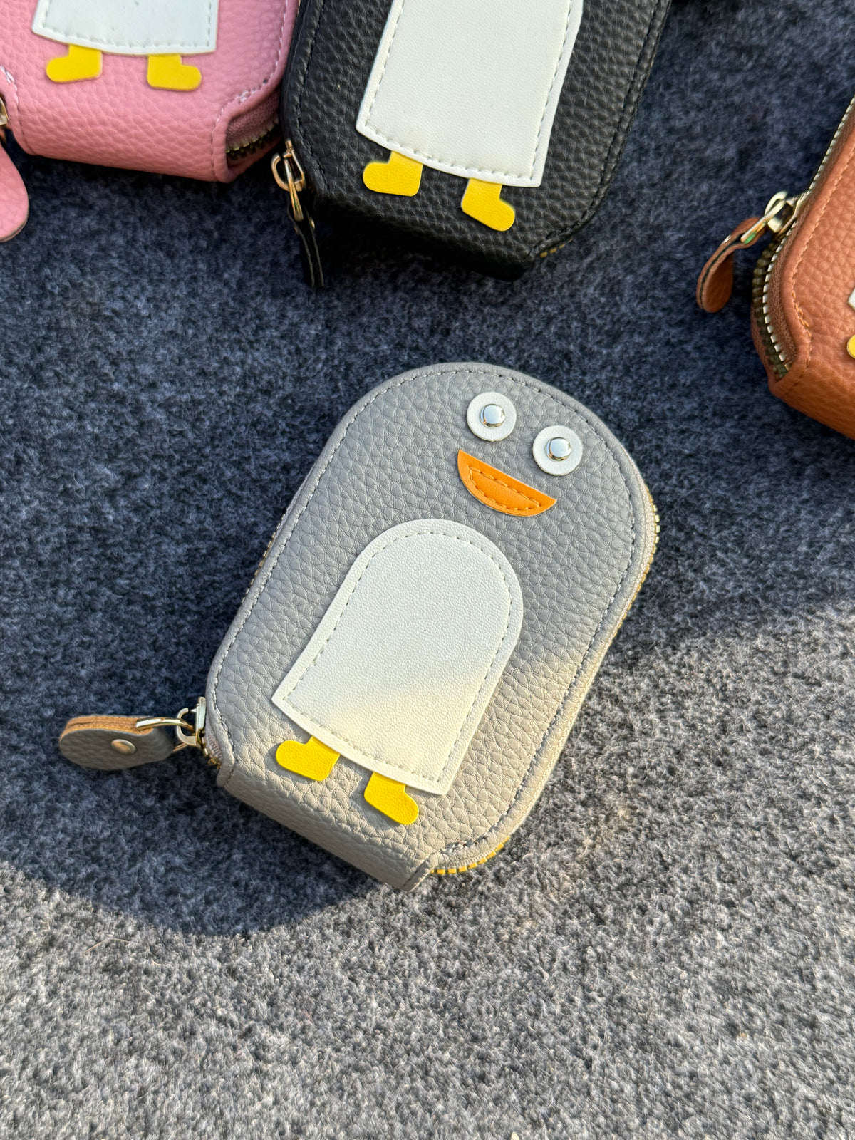 VIRAL Penguin Card Holder