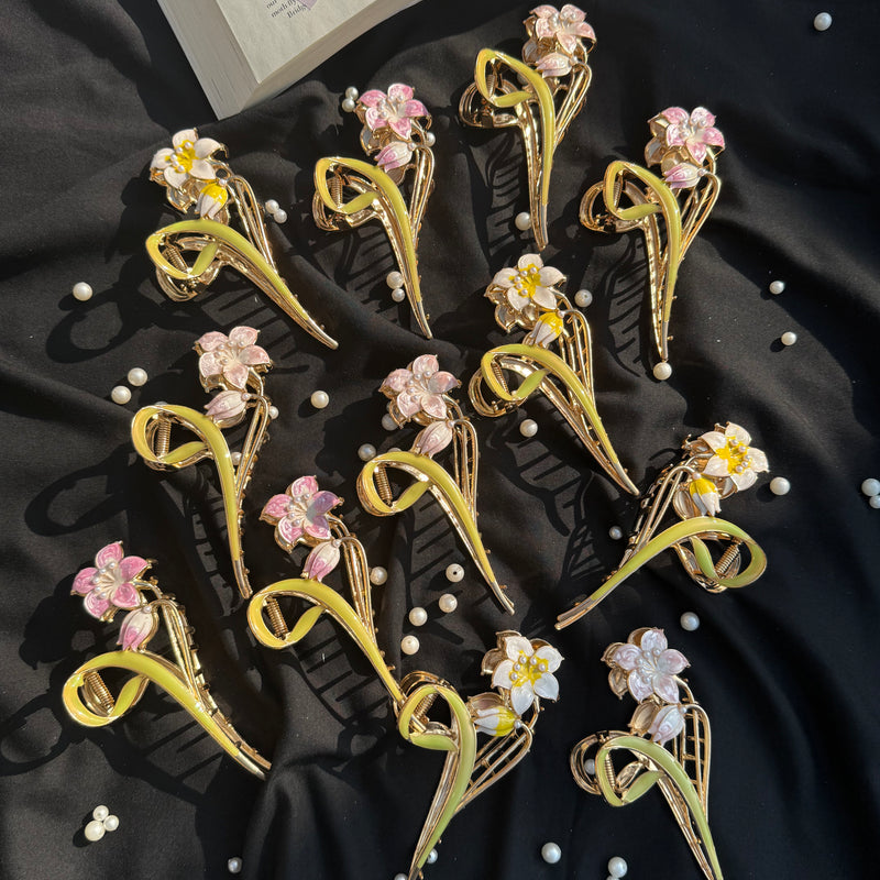 Lilly Metallic Claw Clip